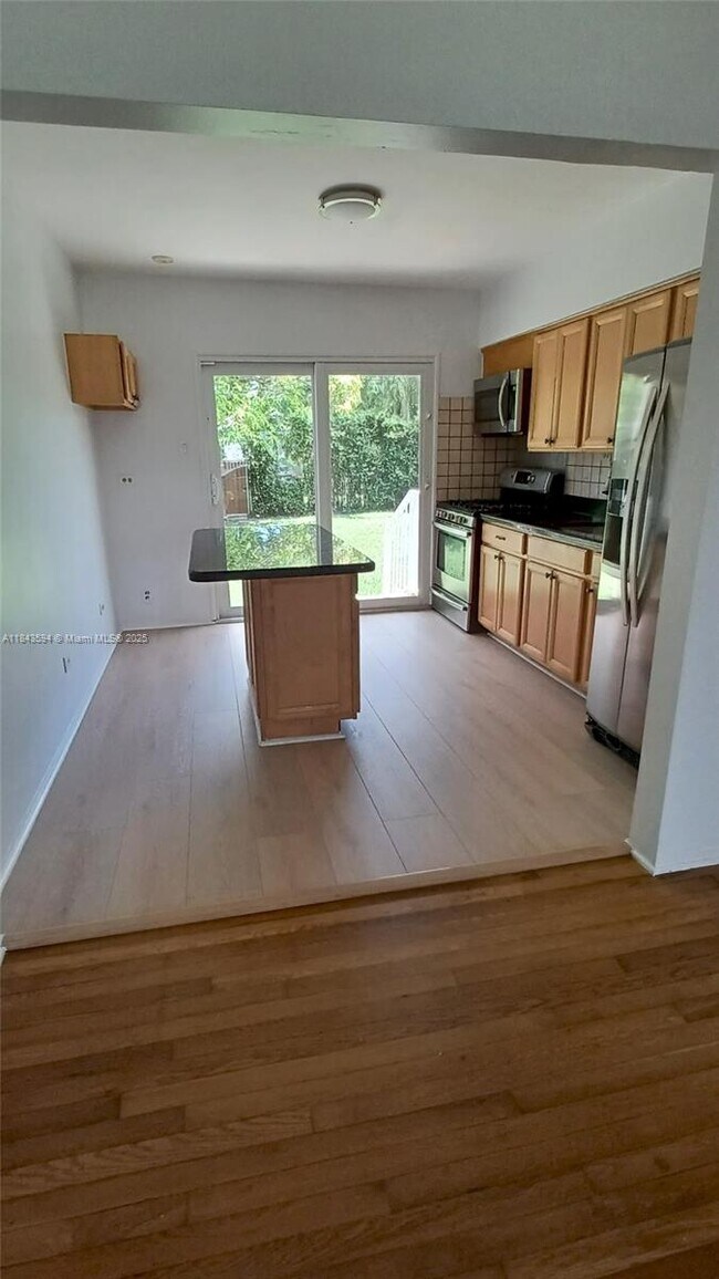 Foto del edificio - 1241 Wren Ave