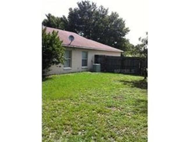 Building Photo - 2106 Donegan Pl