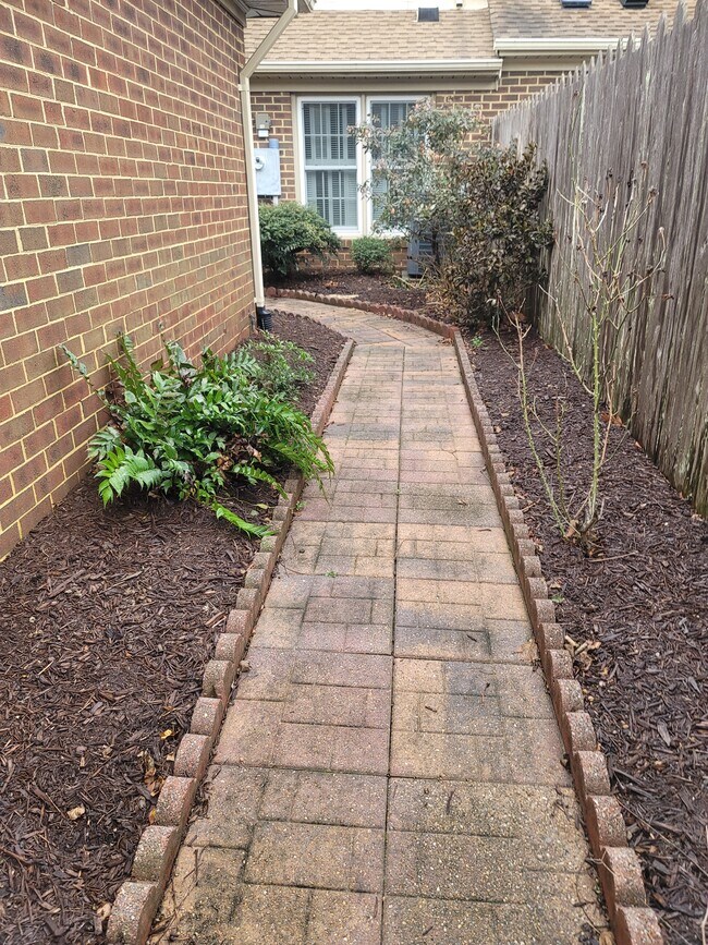 Foto del edificio - 1048 Colonial Meadows Way