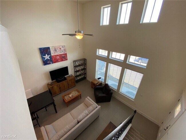 Building Photo - 3 br, 2.5 bath House - 10900 Brazoria Ln