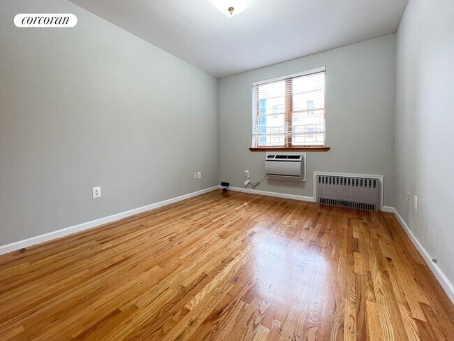 Building Photo - 588 Leonard St