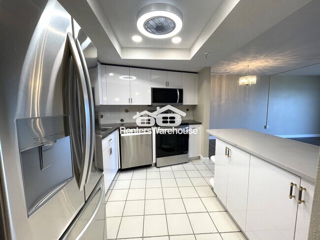 Building Photo - 7430 Sunshine Skyway Ln S