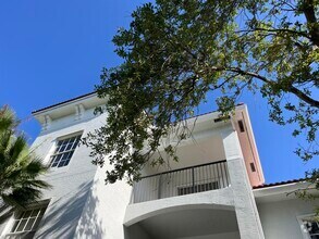 Building Photo - 5024 Lantana Rd