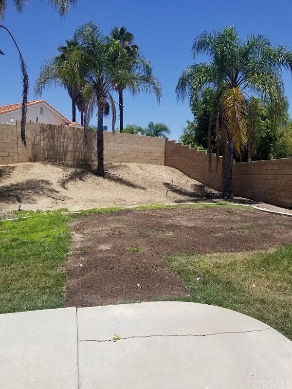 Building Photo - 40000 Daphne Dr
