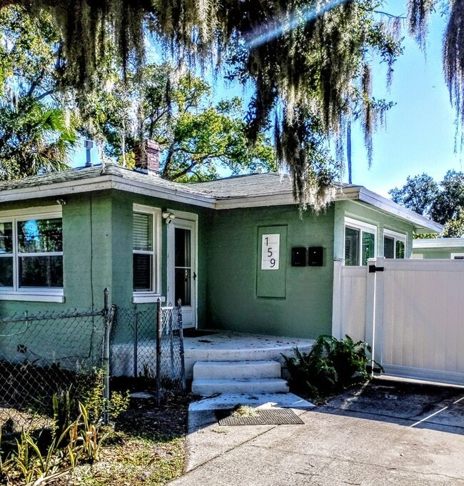 Building Photo - Daytona Beach Bungalow