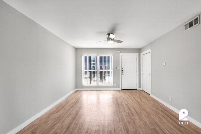Building Photo - 5005 Manor Rd