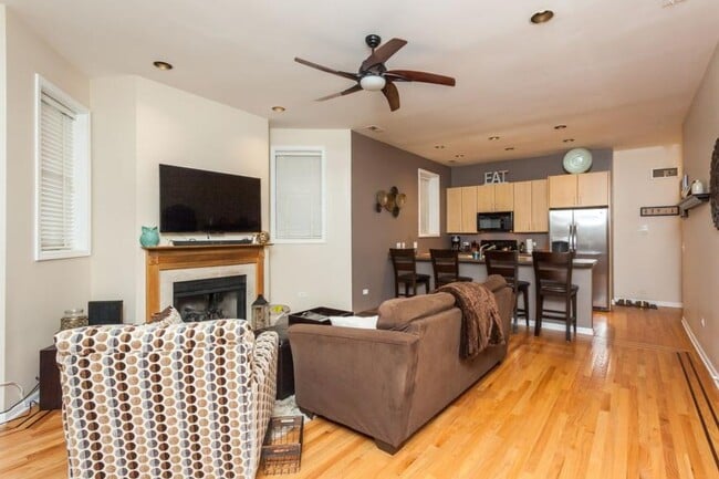 Building Photo - 2 bedroom in Chicago IL 60613