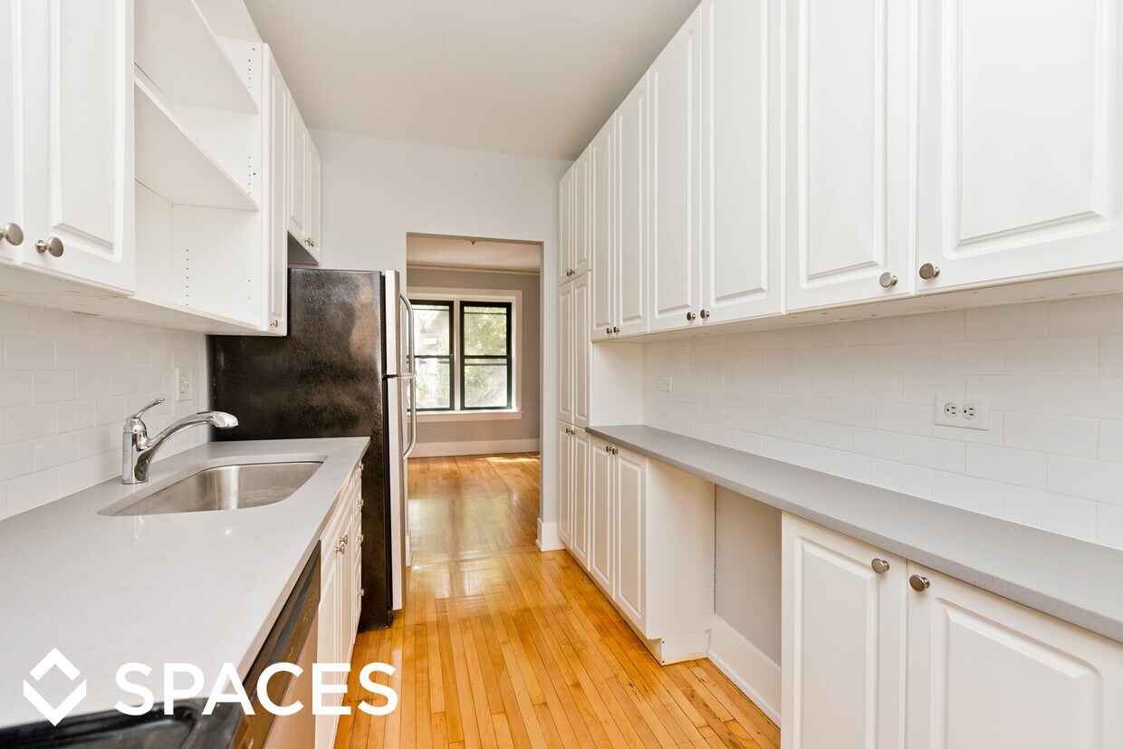 Primary Photo - 1154 W Lill Ave