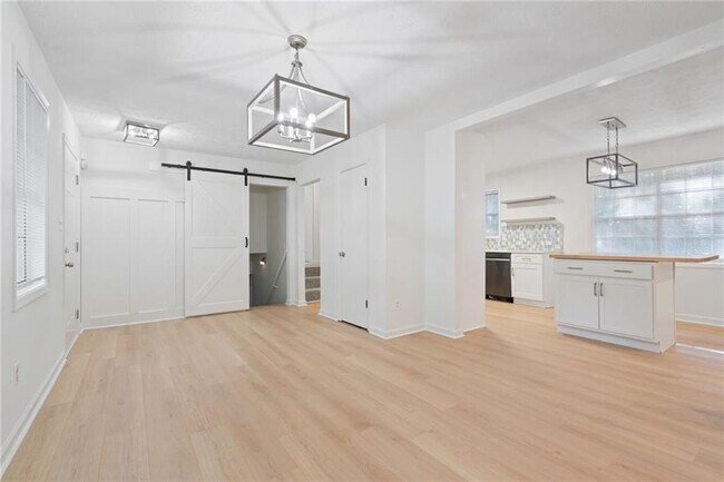 Building Photo - 920 Kings Ct