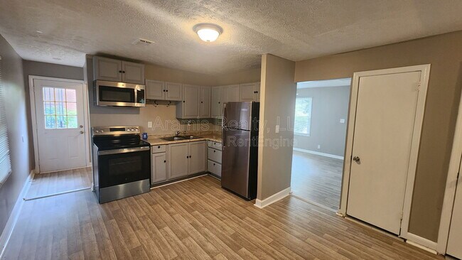 Foto del edificio - 305 Banberry Dr SE