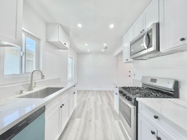 Foto del edificio - 7305 Variel Avenue