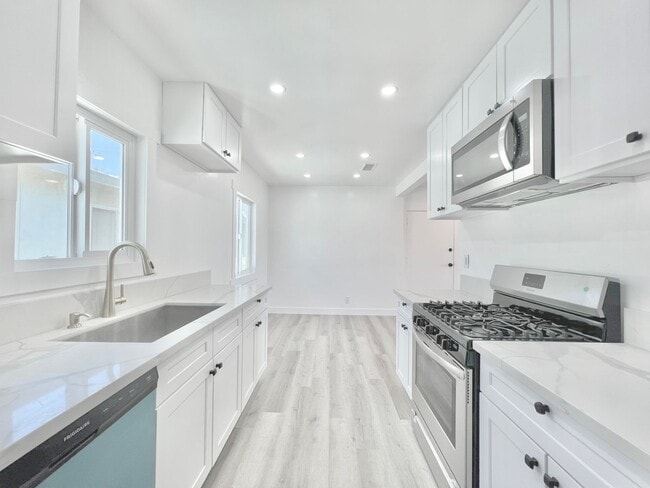 Building Photo - 7305 Variel Avenue