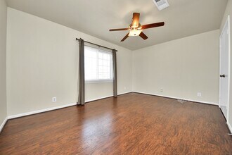 Building Photo - 6334 Chevy Chase Dr