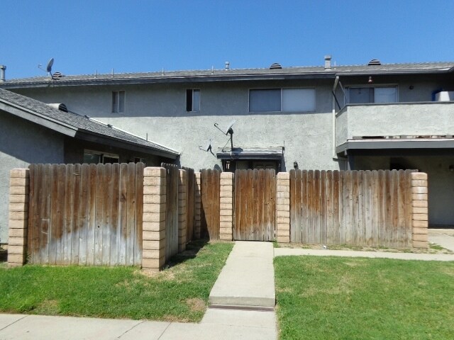 Building Photo - 1555 E Fairfield Ct
