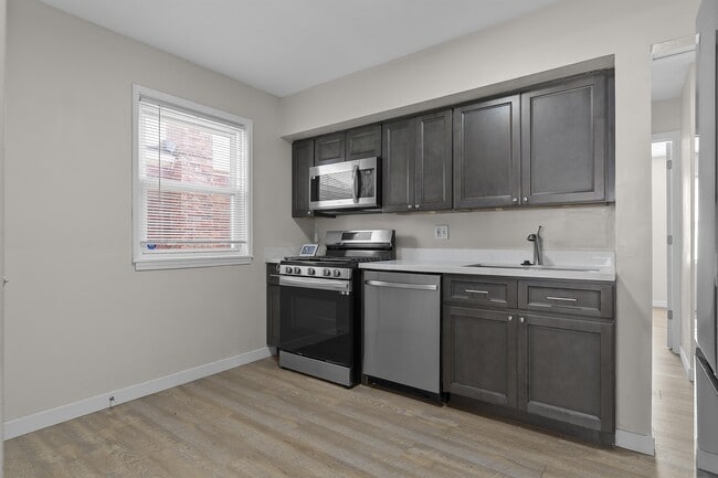 Foto del edificio - 8354 Archer Ave