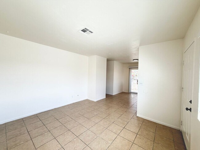 Foto del edificio - AVAILABLE NOW!! 2 Bedroom 1 Bathroom Apartment in Cathedral City!