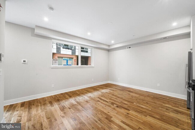 Building Photo - 2633 Annin St