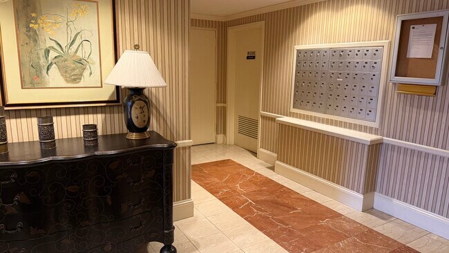 Foto del edificio - 1004 Paradise Rd