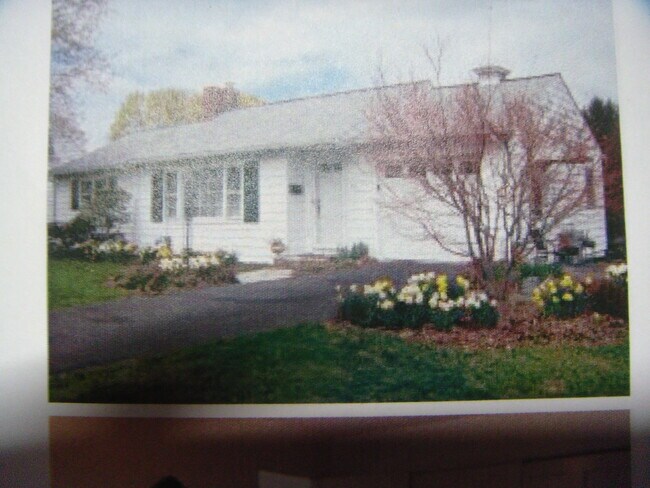 Building Photo - 72 Kendall Ave