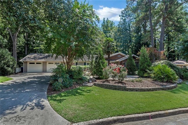 Building Photo - 1249 Lenox Cir NE