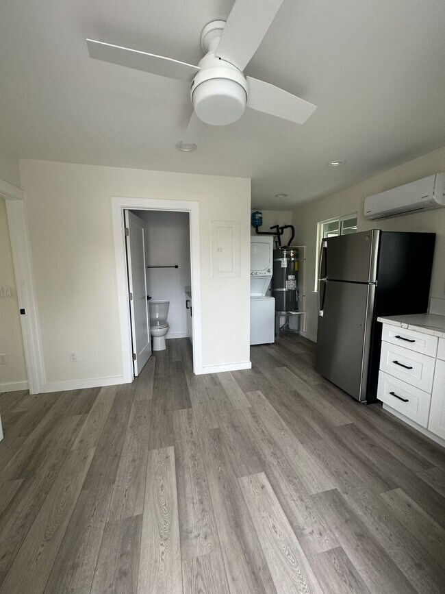 Building Photo - Renovated 2-Bedroom Haven for Rent!