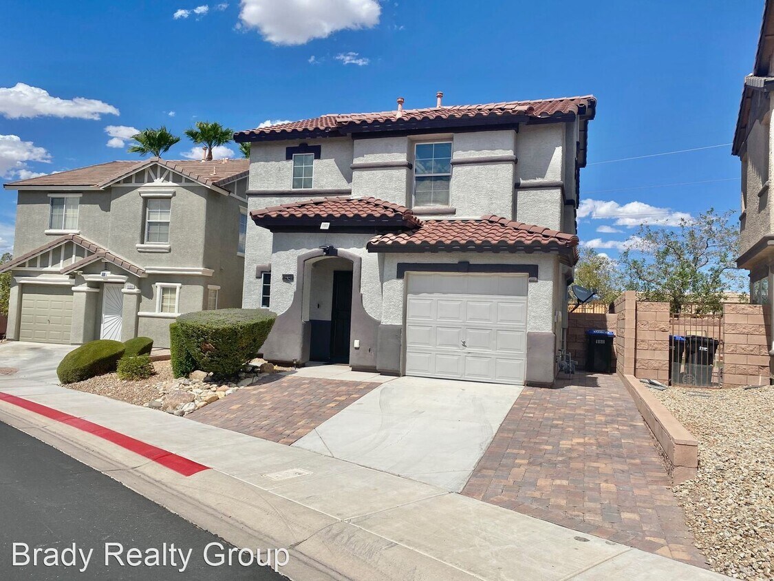 Primary Photo - 3 br, 2.5 bath House - 1060 Paradise Coach...