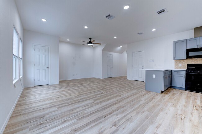 Foto del edificio - 8203 Woodlyn Rd