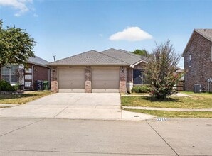 Building Photo - 2215 Splendor Ct