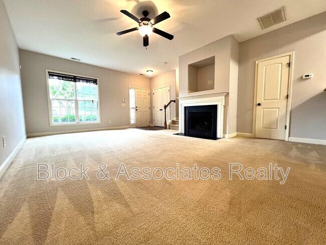 Building Photo - 6208 San Marcos Way