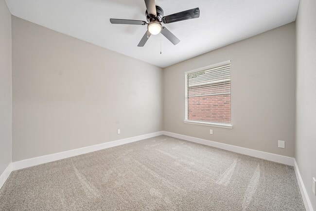Building Photo - 7722 Covington Dr
