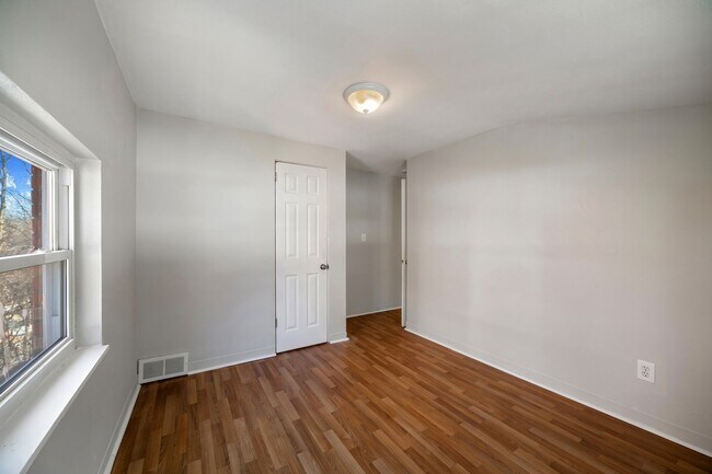 Building Photo - 462-464 Idlewood Rd
