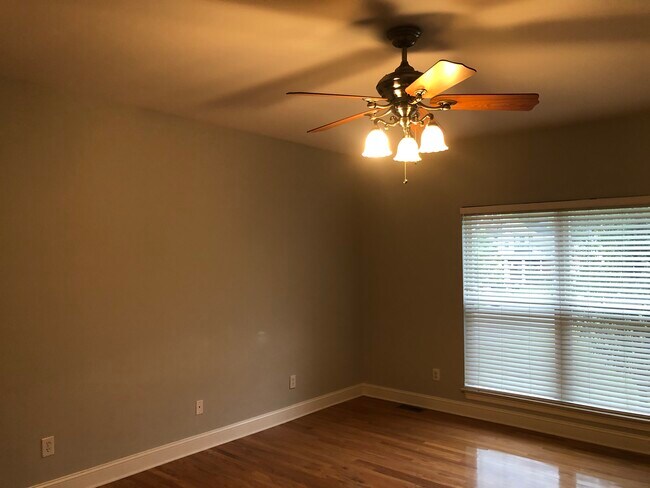 Foto del edificio - 9719 Glen Eden Ct