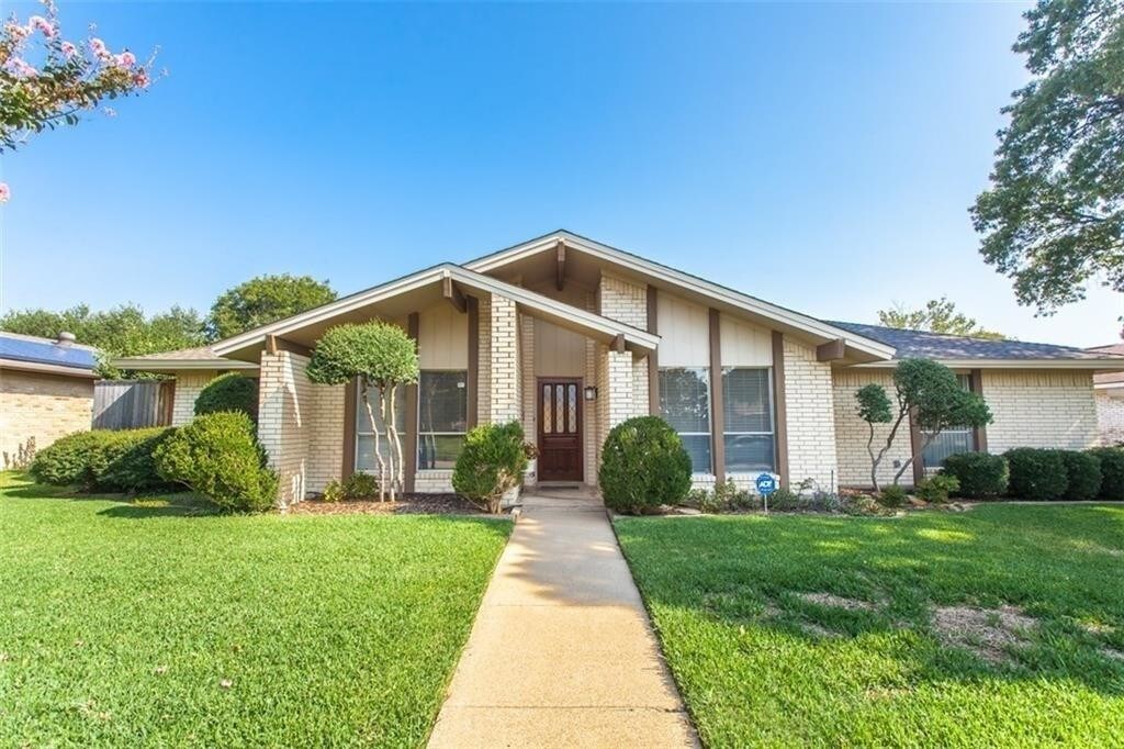 Primary Photo - 2121 Stone Creek Dr
