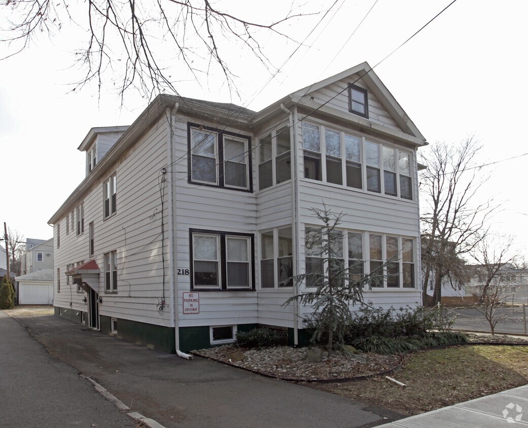Building Photo - 216-218 Dennison St