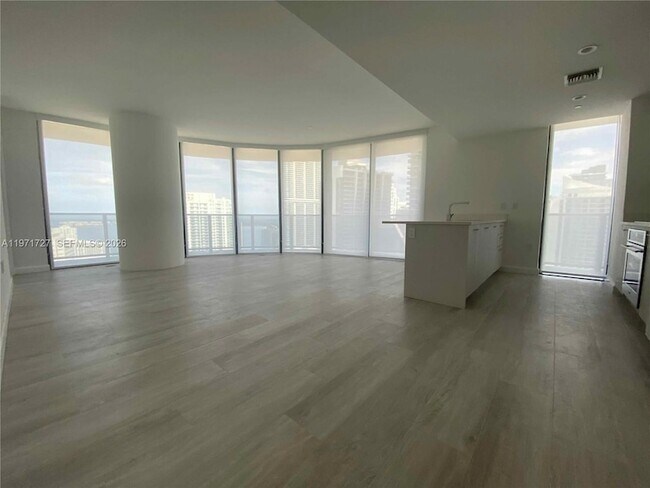 Foto del edificio - 45 SW 9th St