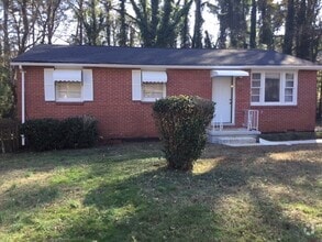 Building Photo - 829 Sandy Creek Dr NW