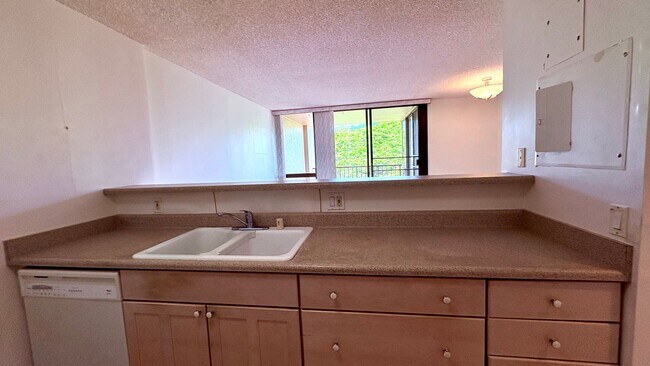 Foto del edificio - Available Now - 1 BED/1 BATH/1 PRKG with Lanai & Washer/Dryer Inside Unit (Nuuanu Brookside)