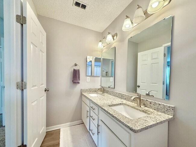 Building Photo - Charming Neptune Beach Townhome – Your Coa...