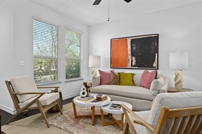 Foto del edificio - 5400 Golden Canary Ln