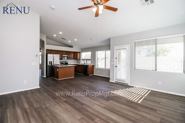 Building Photo - 3 bed, 2 bath with RV Gate in Casa Grande!