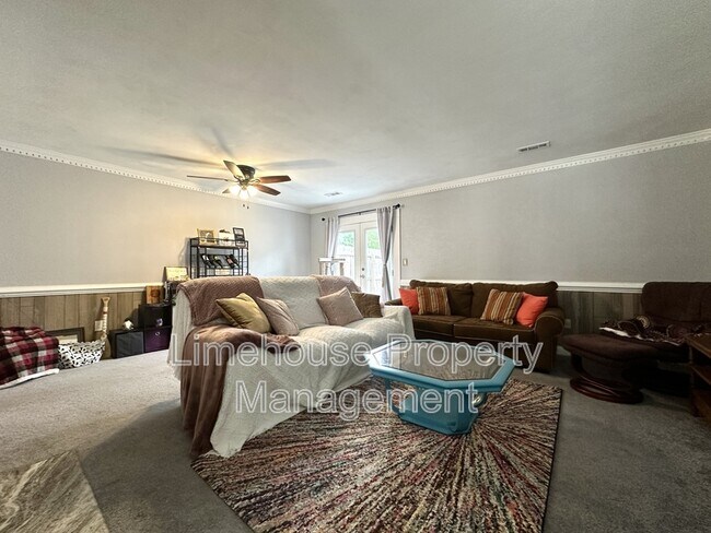 Foto del edificio - 813 Mill Landing Rd