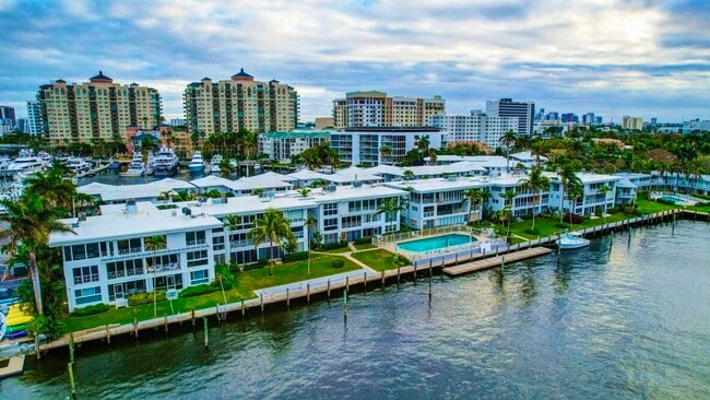 Building Photo - 2717 Yacht Club Blvd