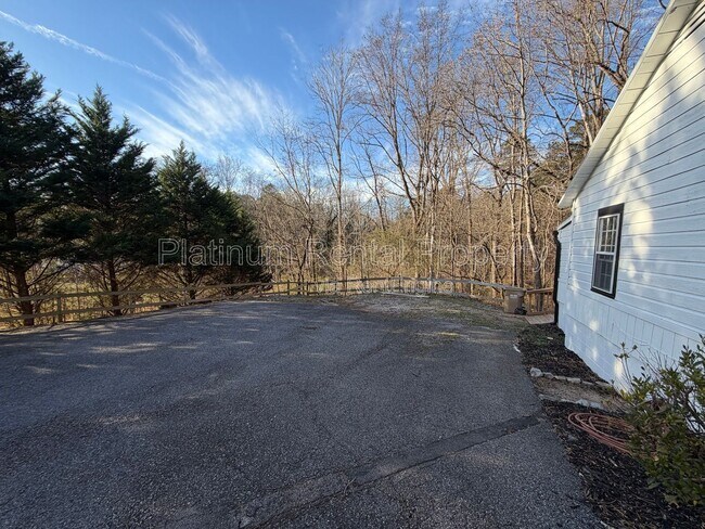 Foto del edificio - 329 Kelly Mill Rd