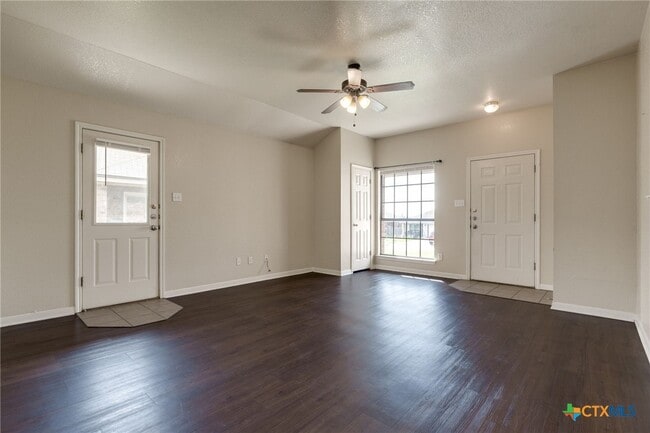 Building Photo - 3606 Dustin Ct