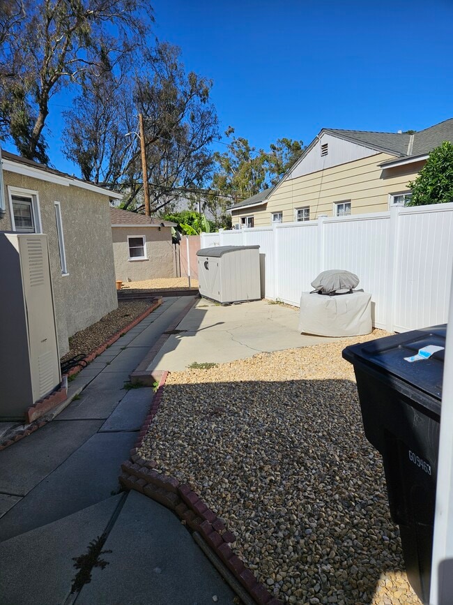 Building Photo - 610 Pine Dr