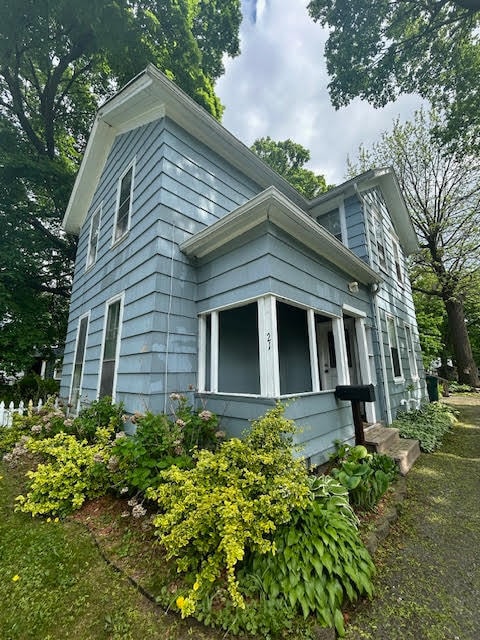 Primary Photo - 21 Cady St