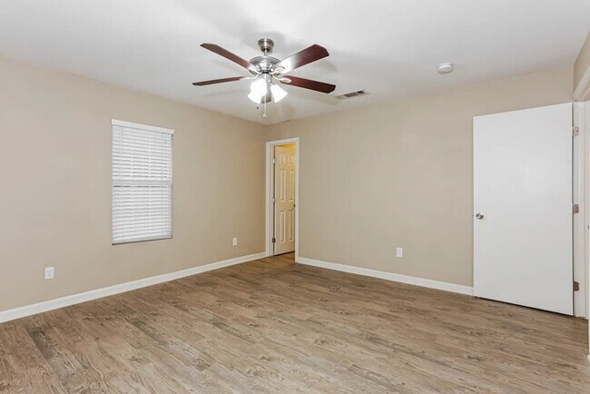 Foto del edificio - 2309 Tallowood Ct