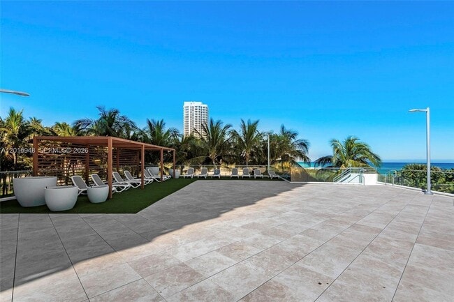 Foto del edificio - 7135 Collins Ave