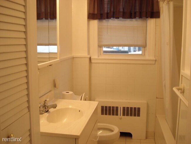 Building Photo - 2 br, 1 bath Apartment - 11 Smith Ct,