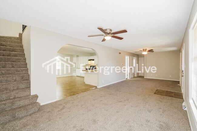 Building Photo - 3126 S Maywood Ave